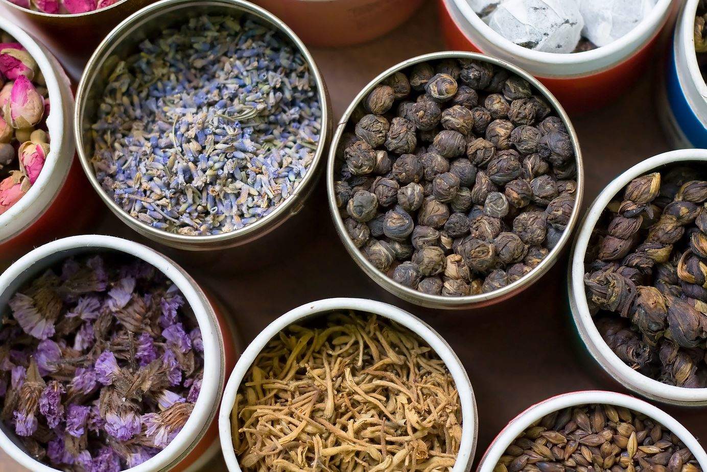 The Differences Between Prescription and Herbal Medicines