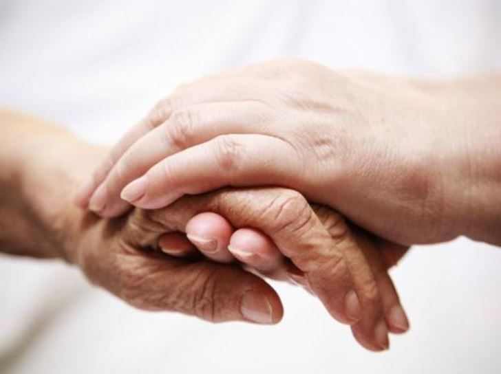 Helping Loved Ones: 6 Tips For Family Caretakers