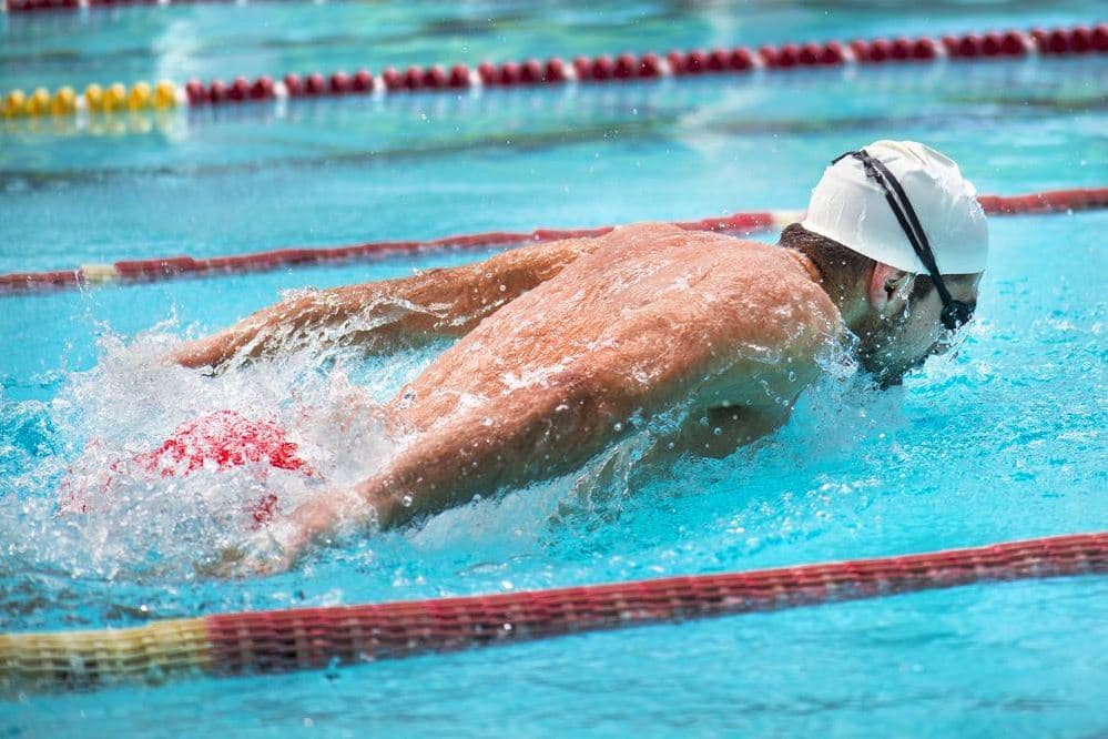 What Health Benefits Come with a Regular Swimming Routine