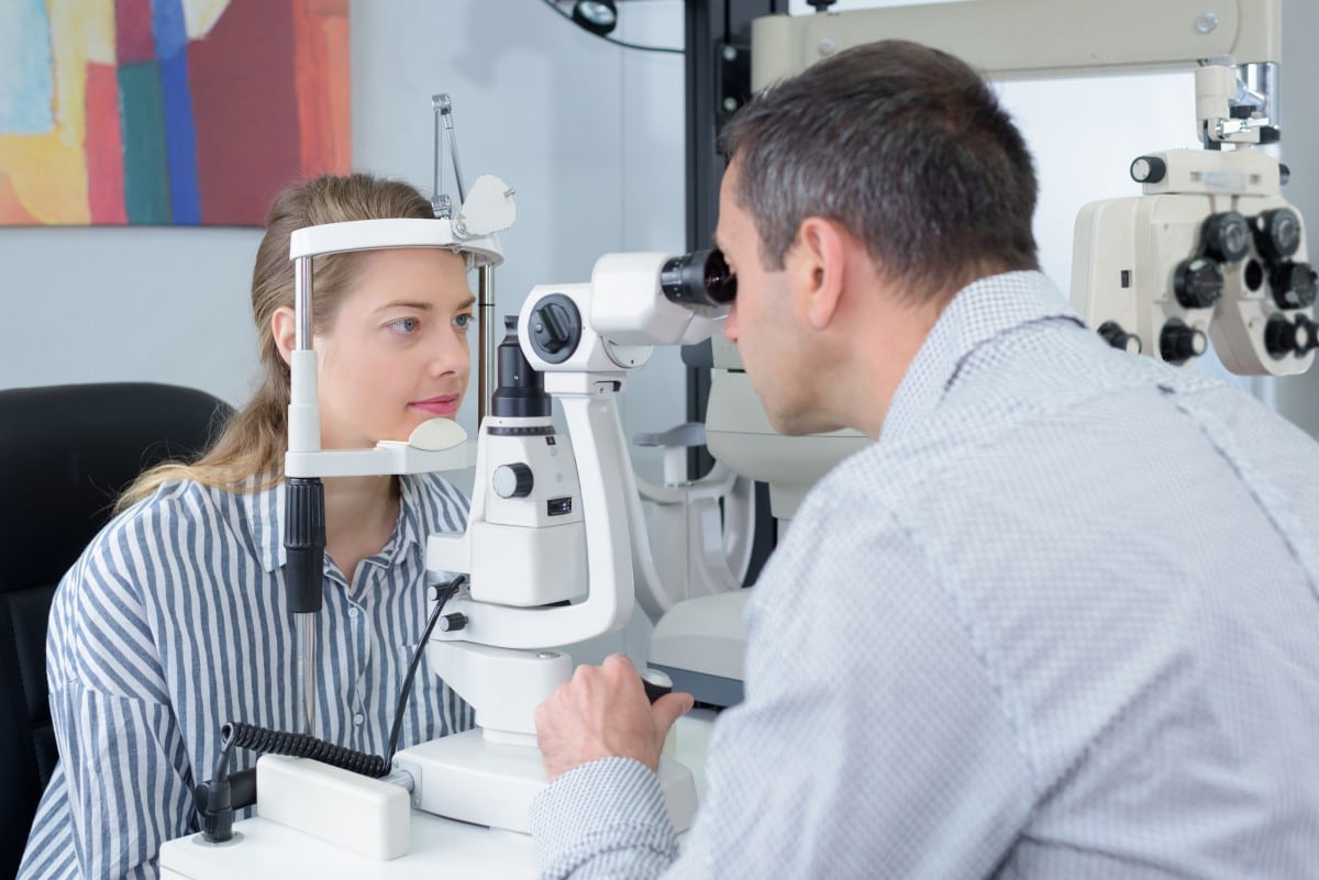 How to Choose the Best Optometrist? Know the Top 8 Secrets