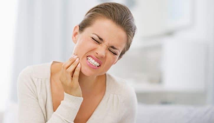 Painful Smiles: 3 Signs You Need an Emergency Dentist