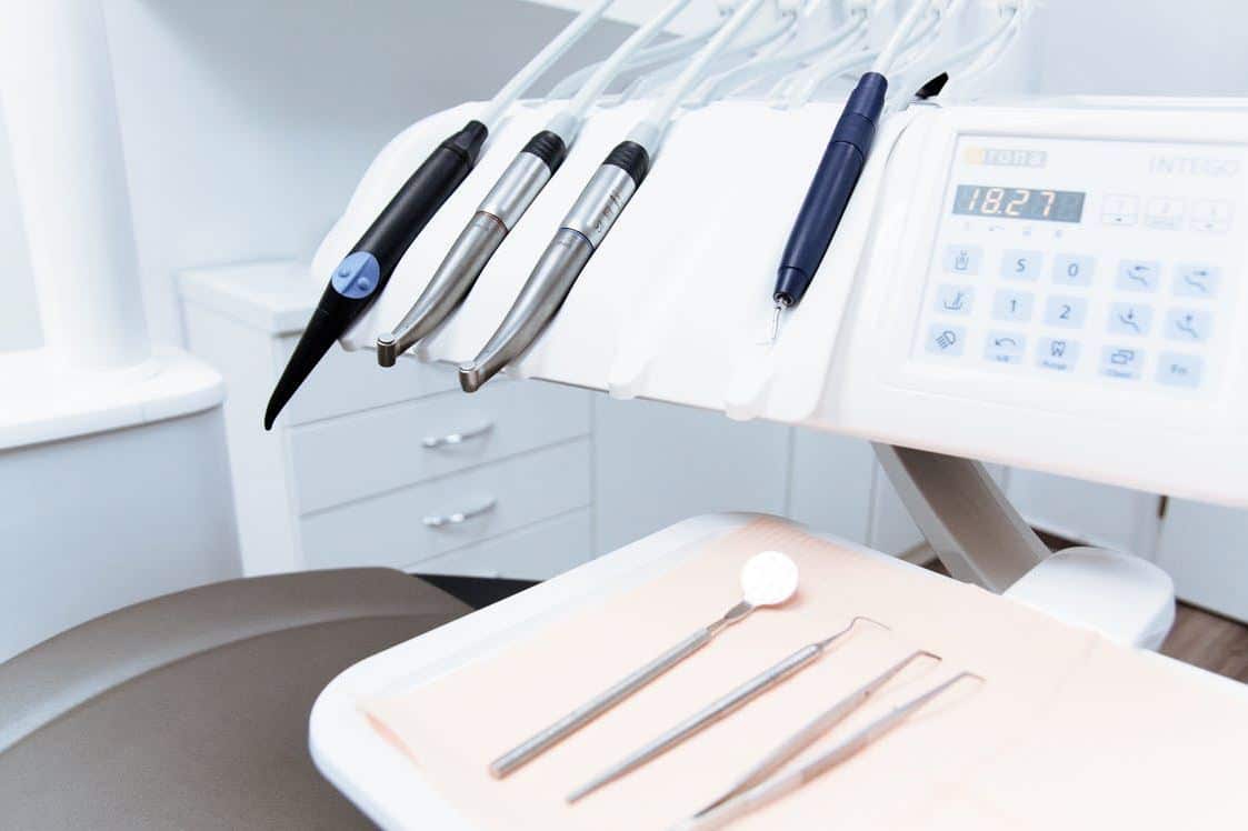 4 Reasons Why a Dental Bridge Might Be the Right Choice for Your Smile
